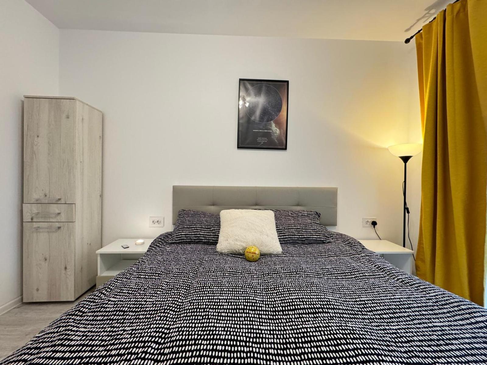 Jad Luxury 3 Rooms & 2 Rooms Apartments In Kasper, Near Coresi Mall Braşov Exterior foto